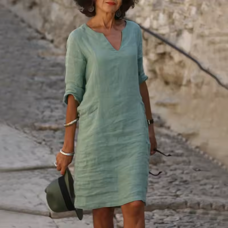 Aarna | Robe décontractée à col en V avec coupe relaxe